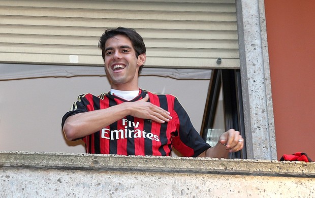 Kaká com a camisa do Milan (Foto: AP)