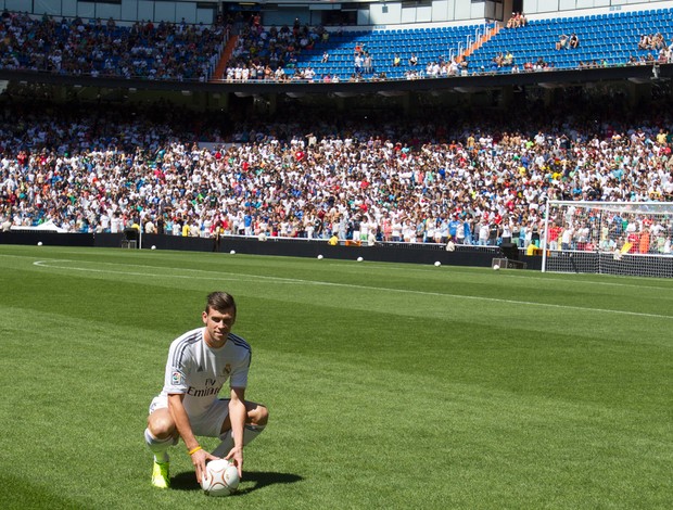 gareth bale real madrid clinica apresentação (Foto: AP)