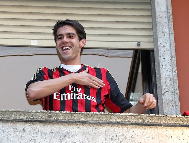 Kaká com a camisa do Milan (Foto: AP)