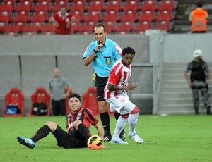 náutico x atlético-pr (Foto: Aldo Carneiro / Pernambuco Press)