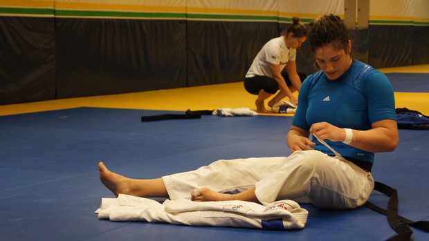 Mayra Aguiar após o treino da seleção  (Foto: Thierry Gozzer)