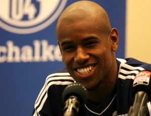 Felipe Santana Schalke (Foto: Reprodução / Site Oficial)