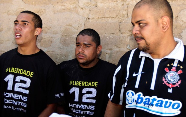 torcedores do corinthians prisão de San Pedro Oruro (Foto: Agência Reuters)