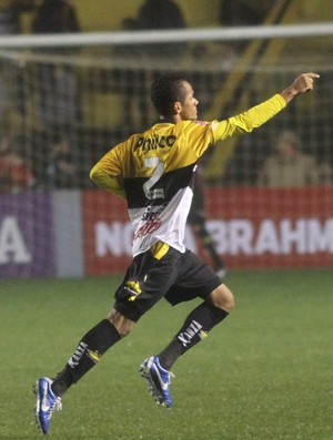 Sueliton lateral Criciúma gol Coritiba (Foto: Fernando Ribeiro / Criciúma EC)