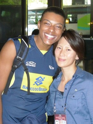 Fernanda Garay e Cristina Hanoi na Copa do Mundo em 2011 (Foto: Divulgação)