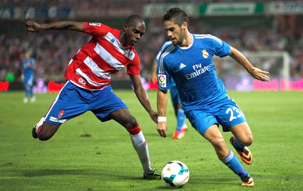 Isco e Nyom Real Madrid e Granada (Foto: Agência Reuters)