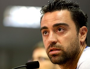 Xavi Hernandez barcelona coletiva (Foto: Agência EFE)