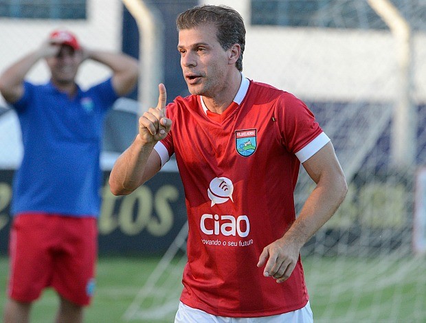 Túlio Maravilha, atacante da Vilavelhense, comemora o gol 999 (Foto: Edson Chagas/A Gazeta)