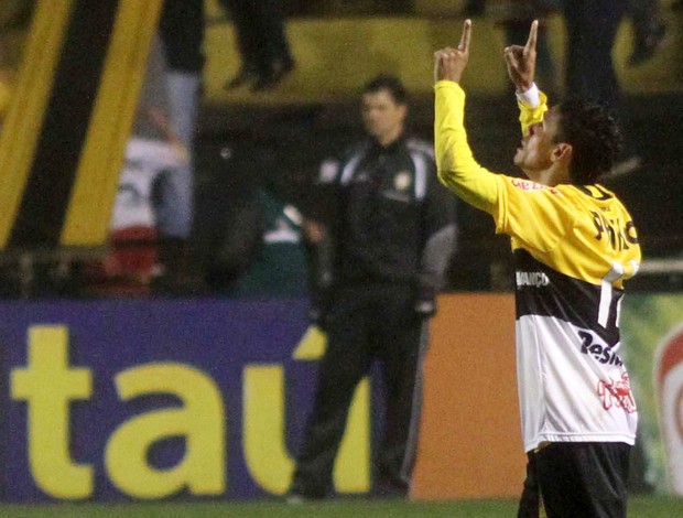 fabinho CRICIÚMA E CORITIBA (Foto: Fernando Ribeiro/Futura Press/Agência Estado)