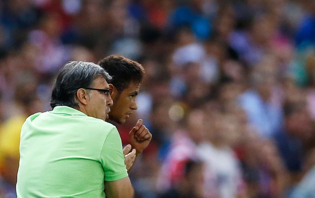 Tata Martino e Neymar Barcelona (Foto: Reuters)