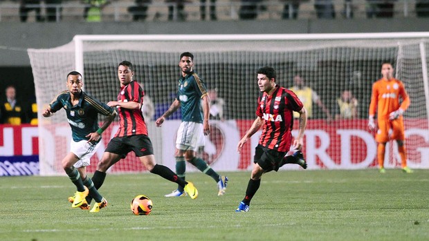 Palmeiras e Atlético-pr (Foto: Marcos Ribolli)