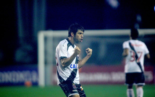 juninho pernambucano vasco gol grêmio (Foto: Guilherme PInto / Agência O Globo)