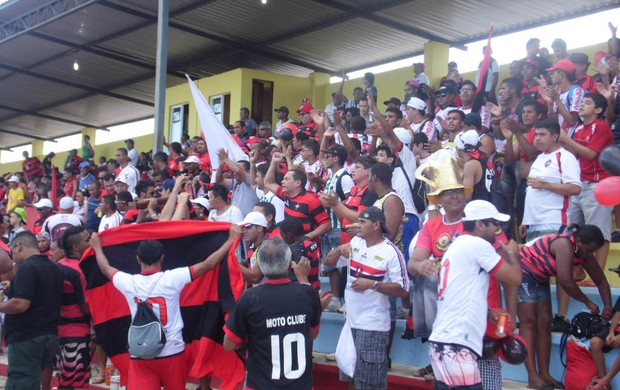 Torcida do Moto em Itapecuru (Foto: Flavia Bitencourt / Divulgação)