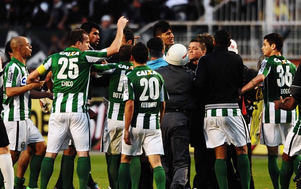 Jogadores Coritiba  (Foto: Marcos Ribolli)