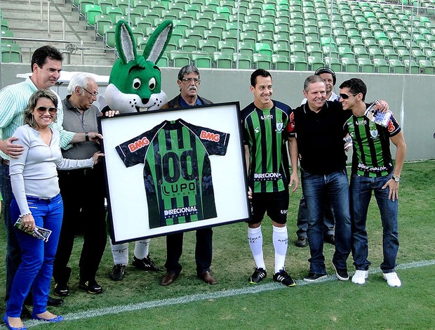 camisa comemorativa rodriguinho América-MG e América-rn (Foto: Rafael Araújo)