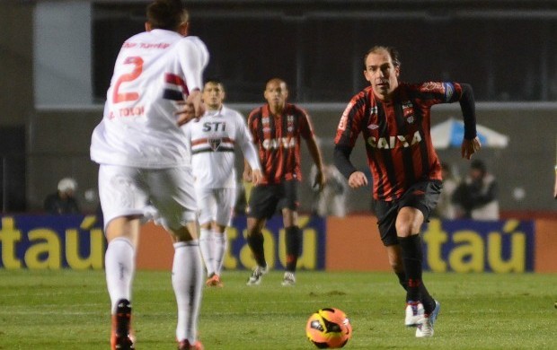 Atlético-PR São Paulo Paulo Baier (Foto: Gustavo Oliveira/Site oficial do Atlético-PR)