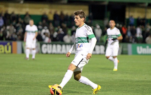 Luizinho Coritiba Portuguesa (Foto: Divulgação / Site oficial do Coritiba)