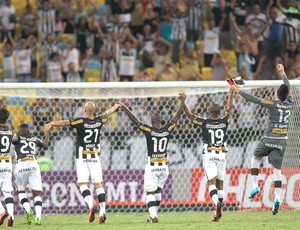 jogadores Botafogo saudando torcida Maracanã (Foto: Márcio Mercante / Agência Estado)