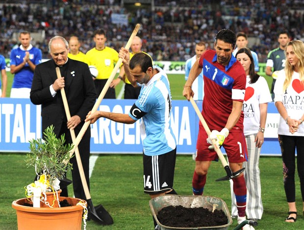 Mascherano e Buffon Argentina e Itália (Foto: Agência EFE)