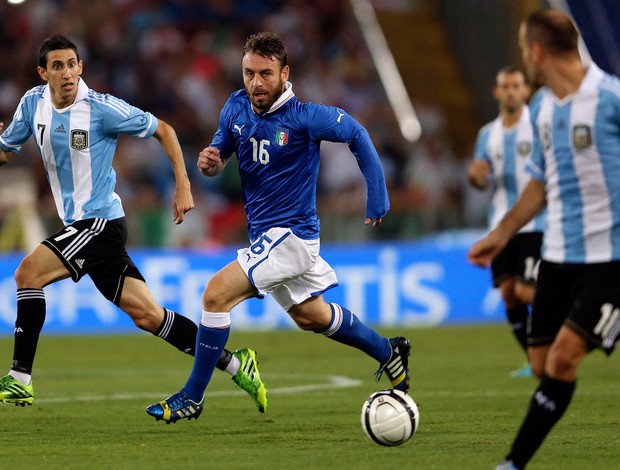 Di Maria, De Rossi e Palacio, Italia x Argentina (Foto: Reuters)