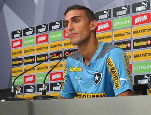 Rafael Marques coletiva Botafogo (Foto: Thales Soares)