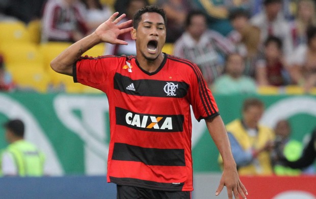 Hernane, Fluminense x Flamengo (Foto: Marcelo Carnaval/Agência O Globo)