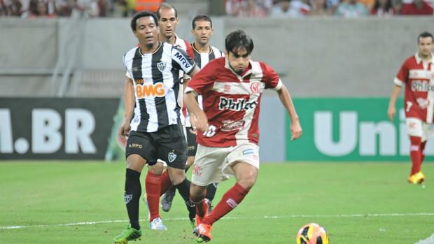 Náutico x Atlético-MG (Foto: Aldo Carneiro / Pernambuco Press)