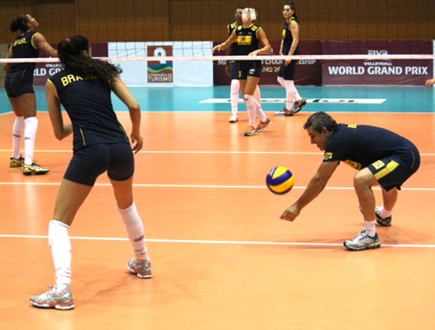 José Roberto Guimarães, treino seleção brasileira vôlei Porto Rico (Foto: Divulgação / CBV)