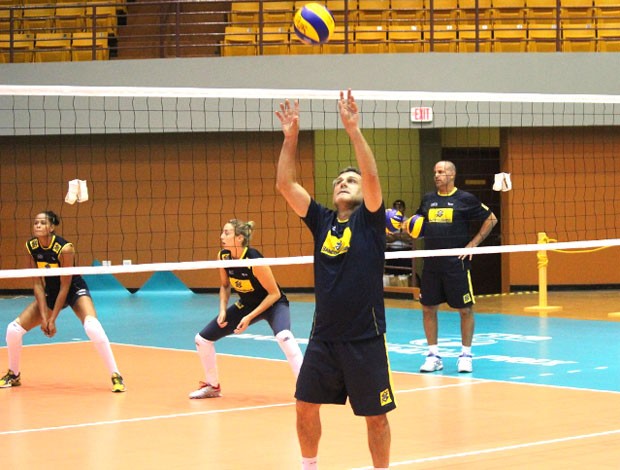 José Roberto Guimarães, treino seleção brasileira vôlei Porto Rico (Foto: Divulgação / CBV)