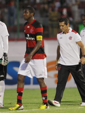 felipe jorginho renato abreu flamengo x duque de caxias (Foto: Carlos Moraes/O Dia)