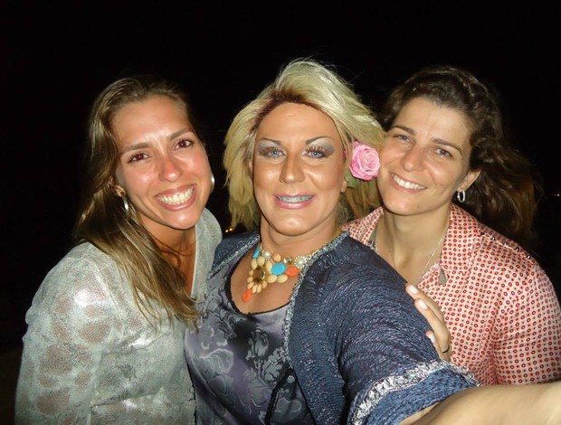 Scarllet Anima festa noivado larissa e lili volei de praia (Foto: Reprodução/Facebook)