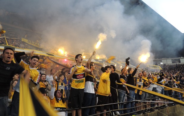 torcida Criciúma Heriberto Hülse (Foto: João Lucas Cardoso)