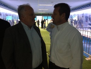 Dunga, na chegada à Arena, antes do Gre-Nal 397 (Foto: Tomás Hammes/GLOBOESPORTE.COM)