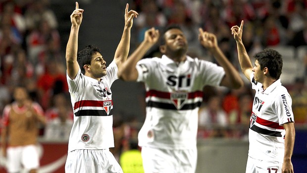 Aloisio osvaldo são paulo gol benfica eusebio cup (Foto: Agência EFE)