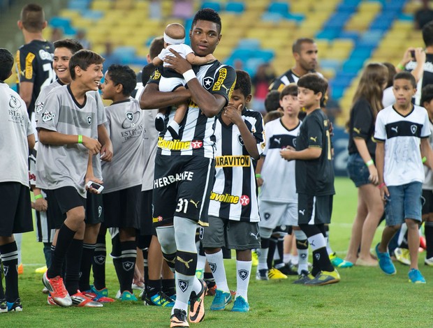 Vitinho, manu, e irmão Vaguinho, botafogo x Vitória (Foto: Pedro Martins/T&T Comunicação)