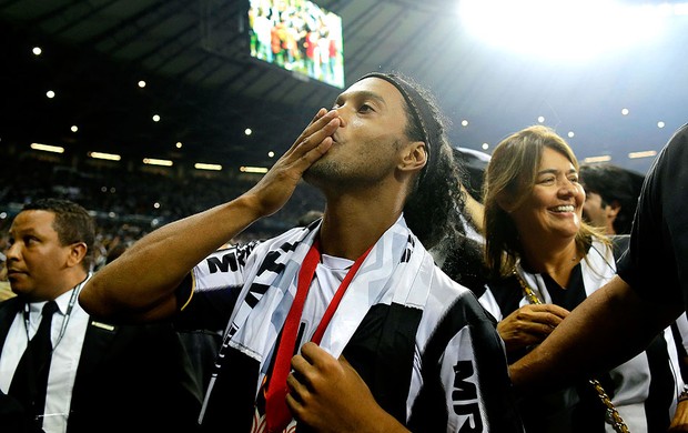 Ronaldinho Atlético-MG festa título Libertadores (Foto: AP)