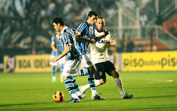 Corinthians e Grêmio (Foto: Marcos Ribolli)