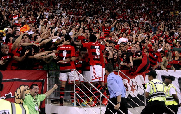 Elias comemoração gol Flamengo x Botafogo (Foto: Cezar Loureiro / Agência o Globo)