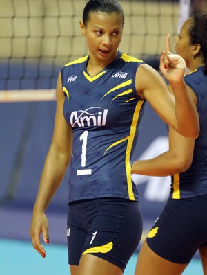 Walewska, meio-de-rede do time feminino de vôlei do Campinas (Foto: Felipe Christ / Amil)