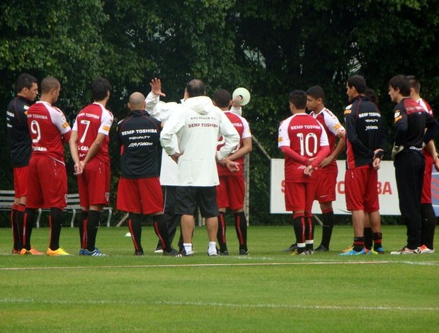 Paulo Autuori comanda treino do São Paulo (Foto: Rubens Chiri / saopaulofc.net)