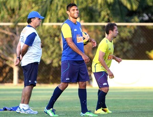 Luan treino Cruzeiro (Foto: Denilton Dias / Vipcomm)