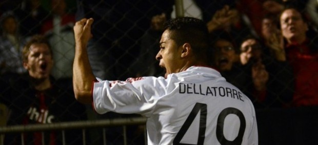 Dellatorre, atacante, comemora gol do Atlético-PR (Foto: Site oficial do Atlético-PR/Gustavo Oliveira)