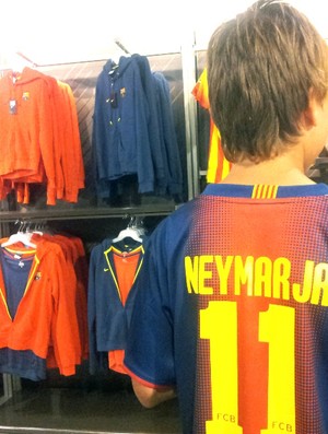 Benjamin torcedor camisa Neymar Barcelona (Foto: Lincoln Chaves)