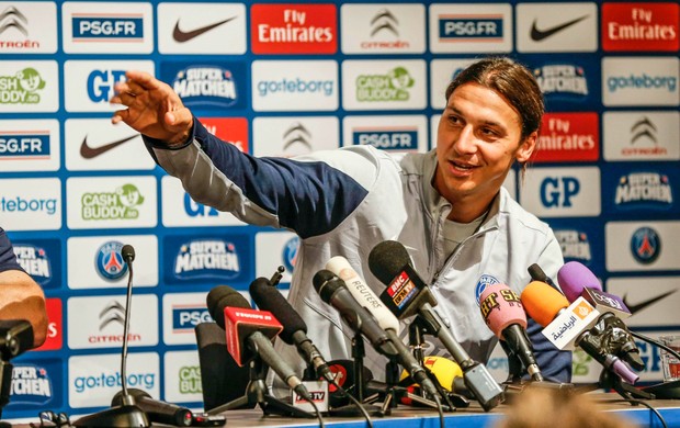 Ibrahimovic coletiva PSG (Foto: Reuters)