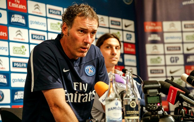 Laurent Blanc coletiva PSG (Foto: Reuters)