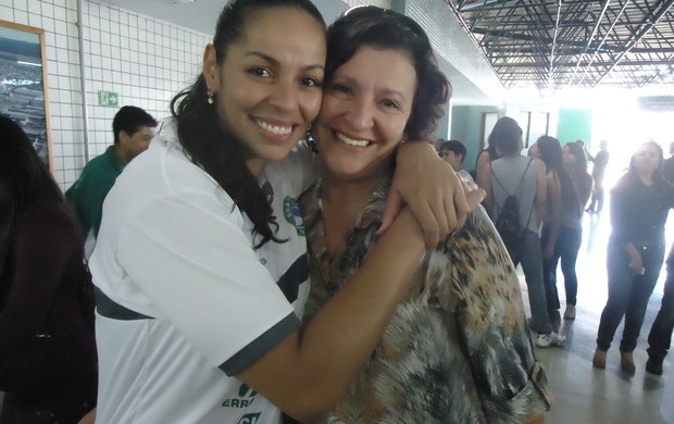 paula pequeno e a mãe Gê - Brasília Vôlei (Foto: Fabrício Marques)