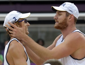 Emanuel e Alison vôlei de praia Jogos de Londres (Foto: Daniel Garcia/AFP)