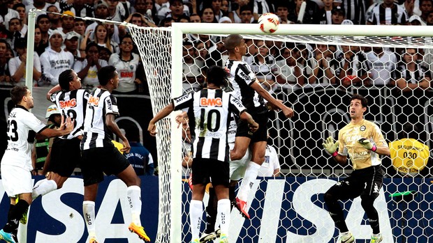 Leonardo Silva gol Atlético-MG final Olimpia Libertadores (Foto: Reuters)