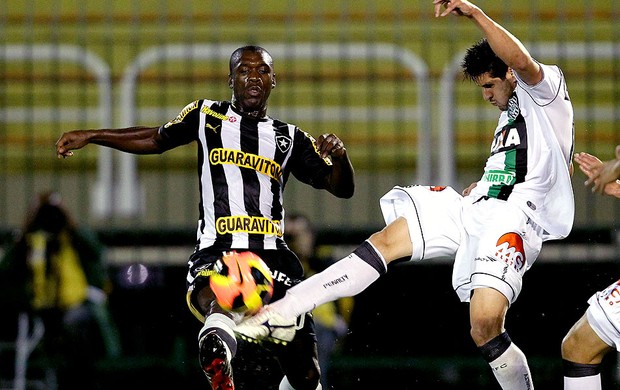 Seedorf jogo Botafogo Figueirense Copa do Brasil (Foto: Satiro Sodre / SSPress)