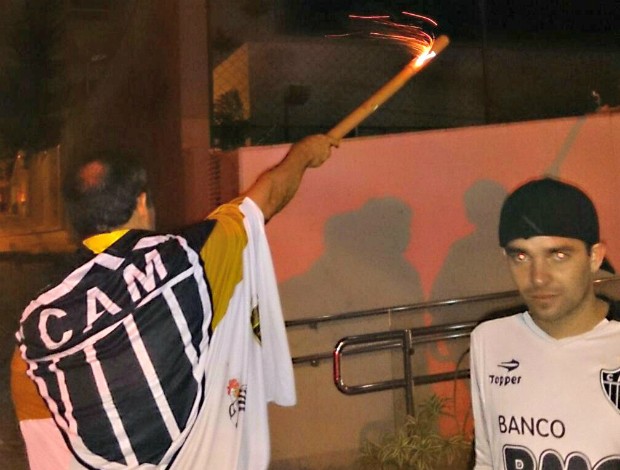 torcida do Atlético hotel do Olimpia (Foto: Alexandre Alliatti)